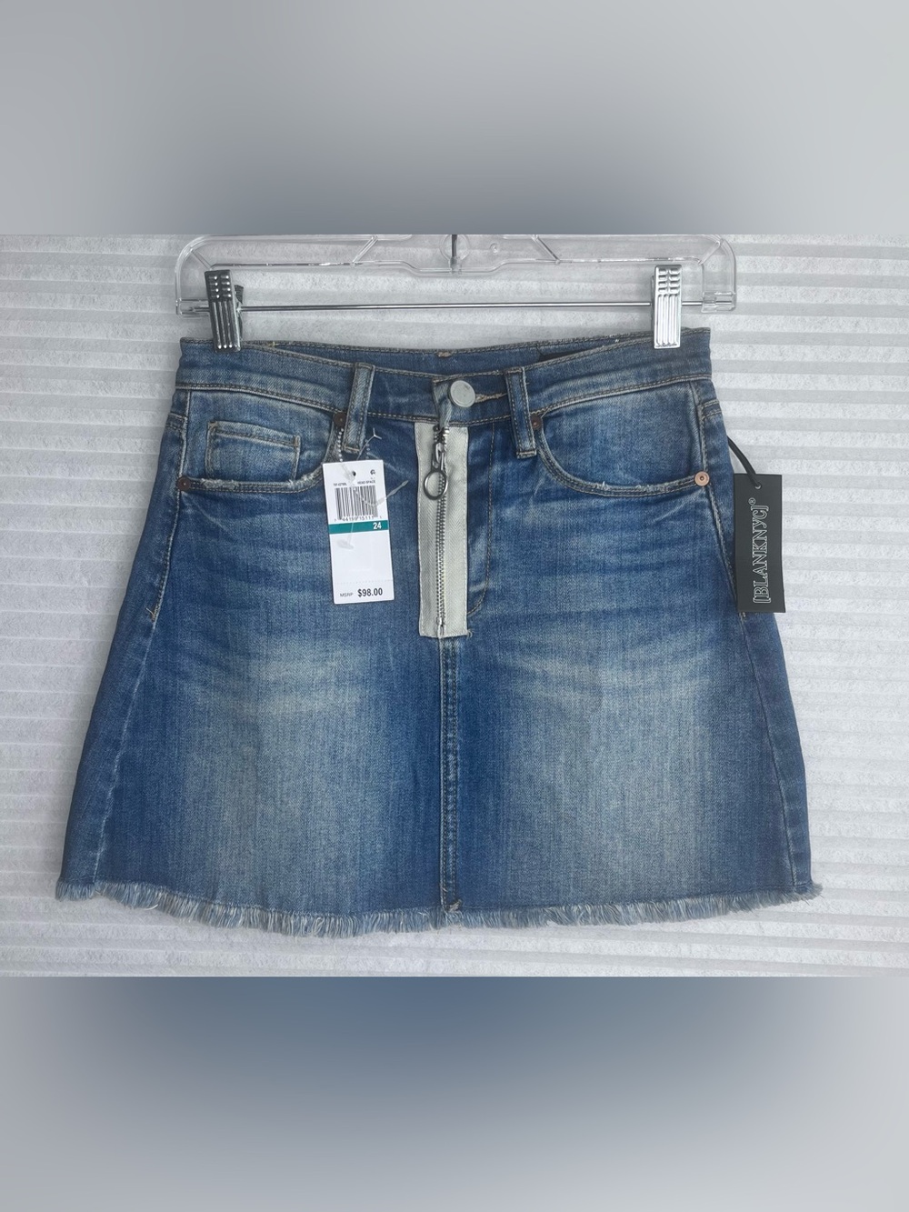 Blank NYC frayed denim mini skirt size 24 stretch blue medium wash NEW